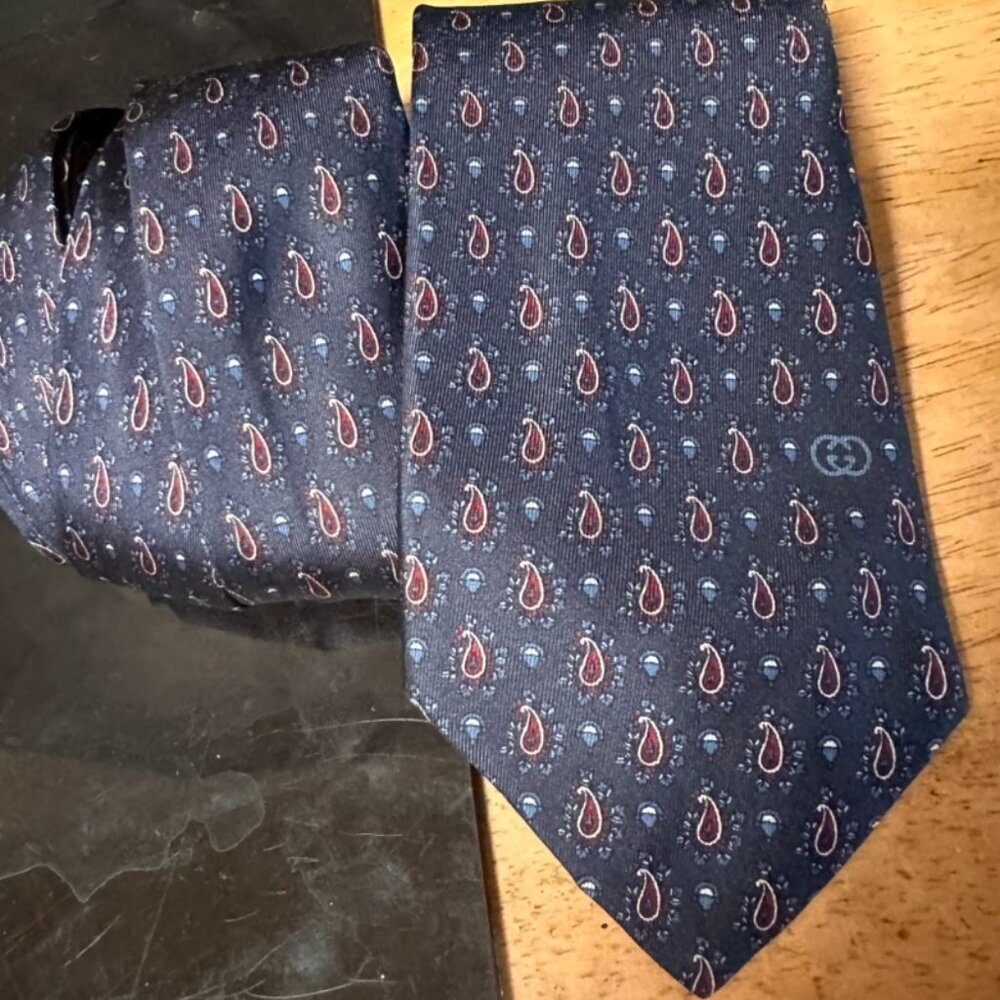 Gucci Silk Tie Paisley Mens Gift  Art Necktie Luxury Blue Red Office Formal Vtg